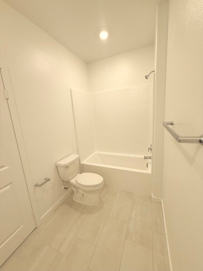 2583 Cloudview Privado unit 8, Ontario, CA 91761 - photo 5