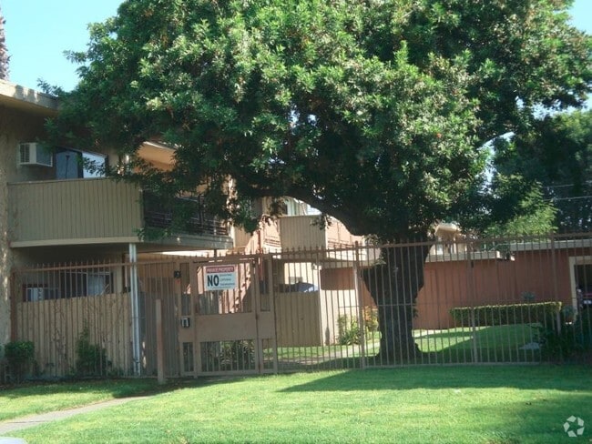 Emerald Pointe Apartments, Riverside, CA 92507 - photo 4