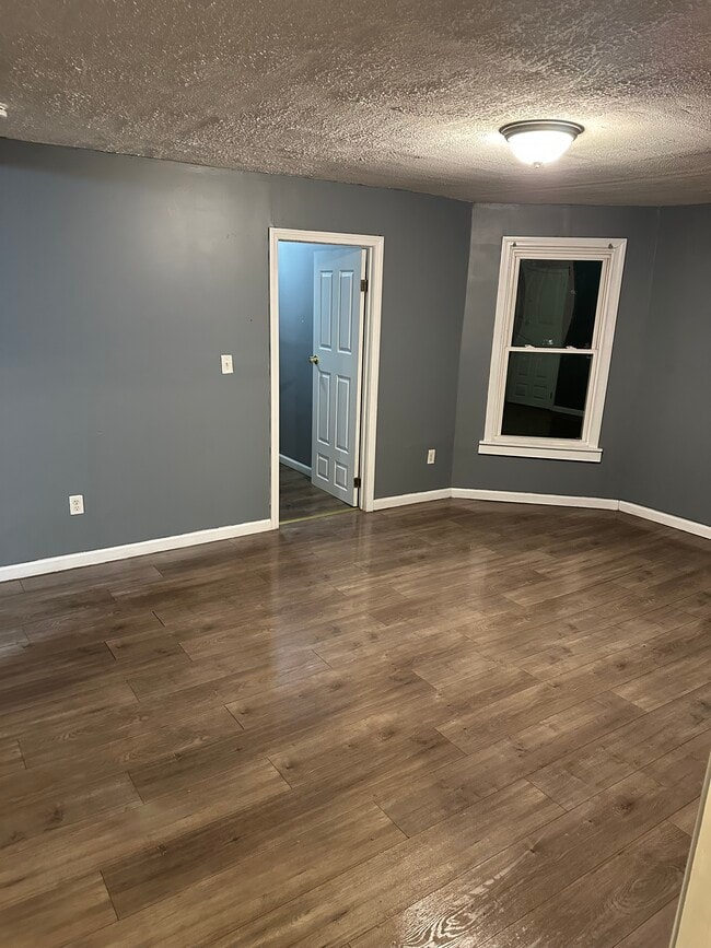 405 Blatchley Ave unit 2nd Floor, New Haven, CT 06513 - photo 4