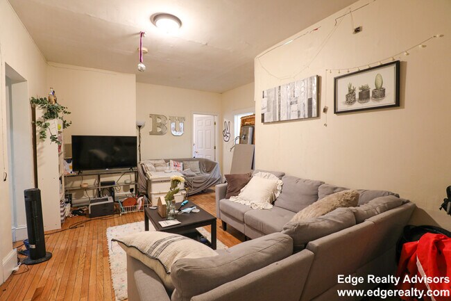 115 Freeman St unit 1, Brookline, MA 02446 - photo 2