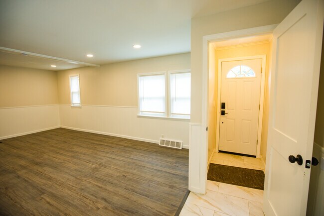150 Mount Read Blvd unit Lower, Rochester, NY 14611 - photo 6