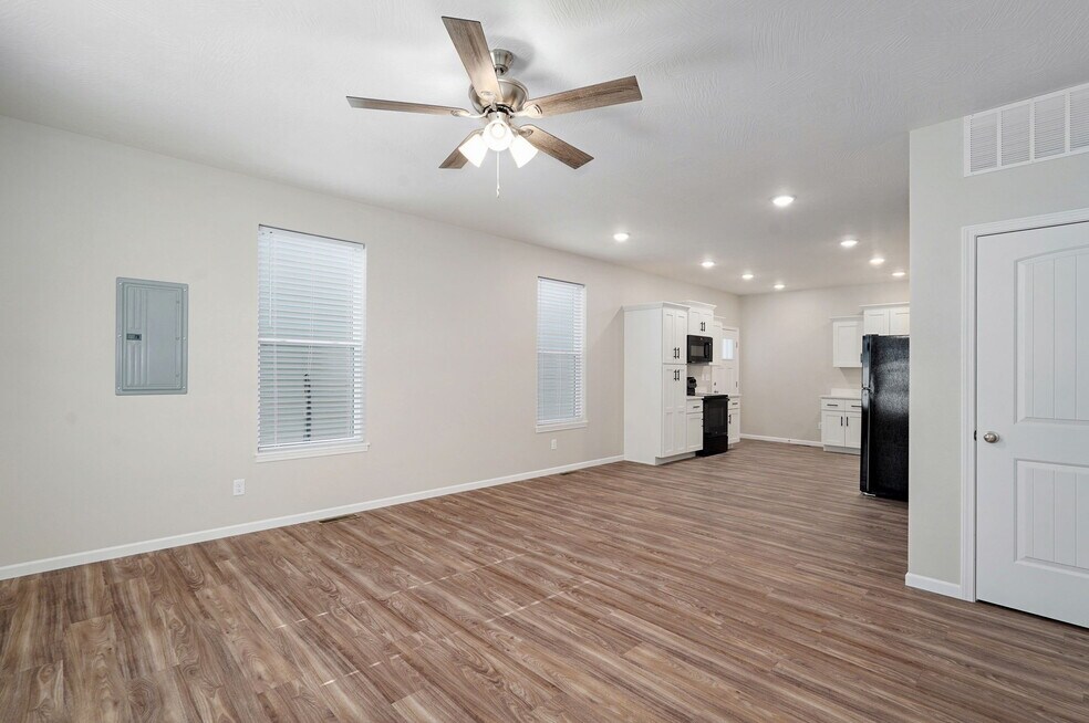 319 S Florence Ave unit B, Springfield, MO 65806 - photo 1