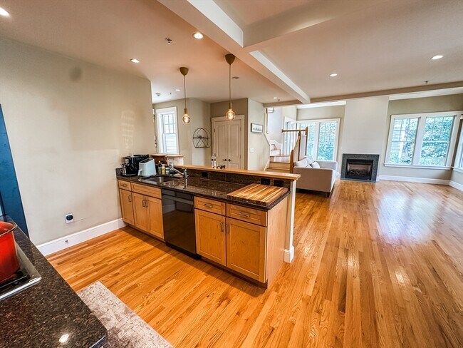 15 York Place unit 5, Cambridge, MA 02141 - photo 4