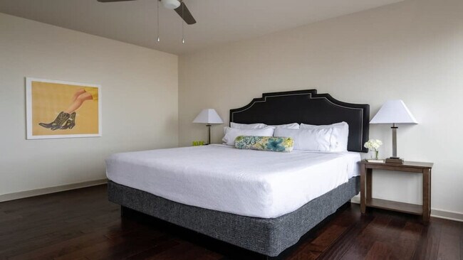 1555 Elm St unit ID1014233P, Dallas, TX 75201 - photo 7