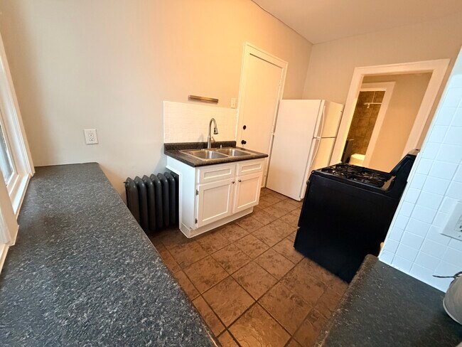 808 Dayton Ave unit Upper Unit, Saint Paul, MN 55104 - photo 6