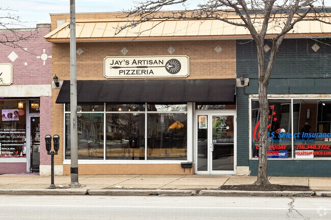 Jay's Pizzeria offers residents with tasty Italian pizza in Kenmore.