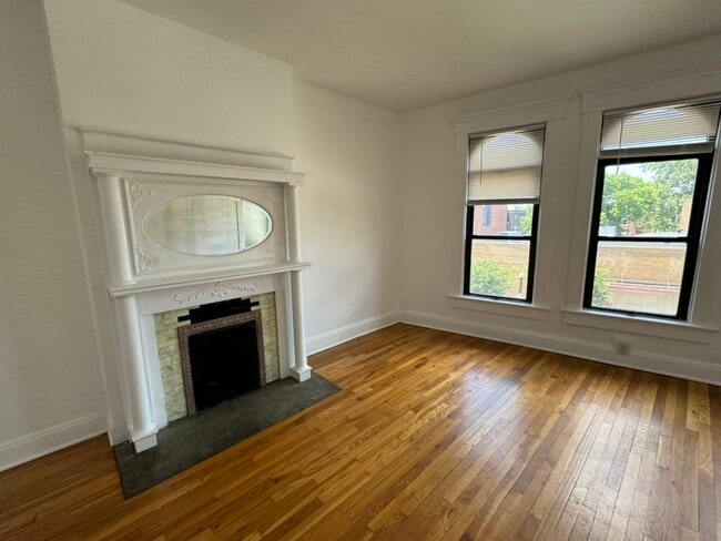 1104 1/2 N High St unit D, Columbus, OH 43201 - photo 2