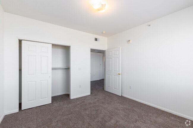 1BR, 1BA - 857SF Bedroom