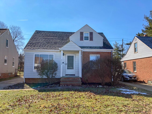 4172 Lambert Rd, Cleveland, OH 44121 - photo 3