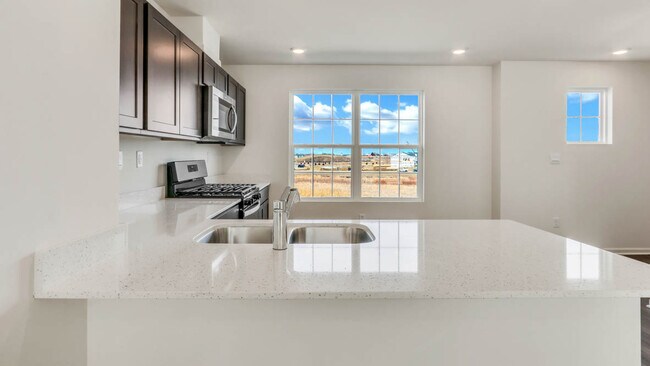 433 Lakeshore Ct, St. Charles, IL 60174 - photo 5