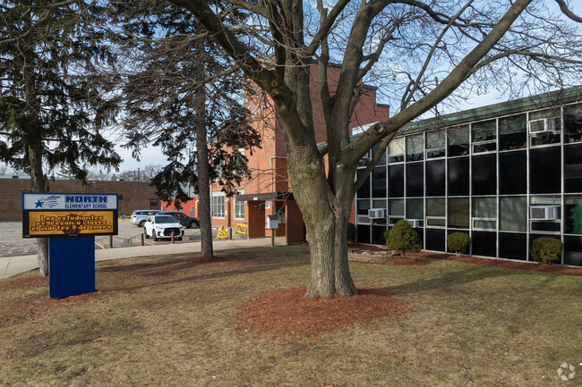 North Elementary School in Waukegan serves Pre-K & Elementary School grades.