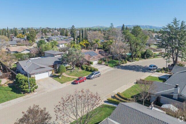 Three Fountains homes mostly have small front and back yards with paved sidewalks and well maintained roads.