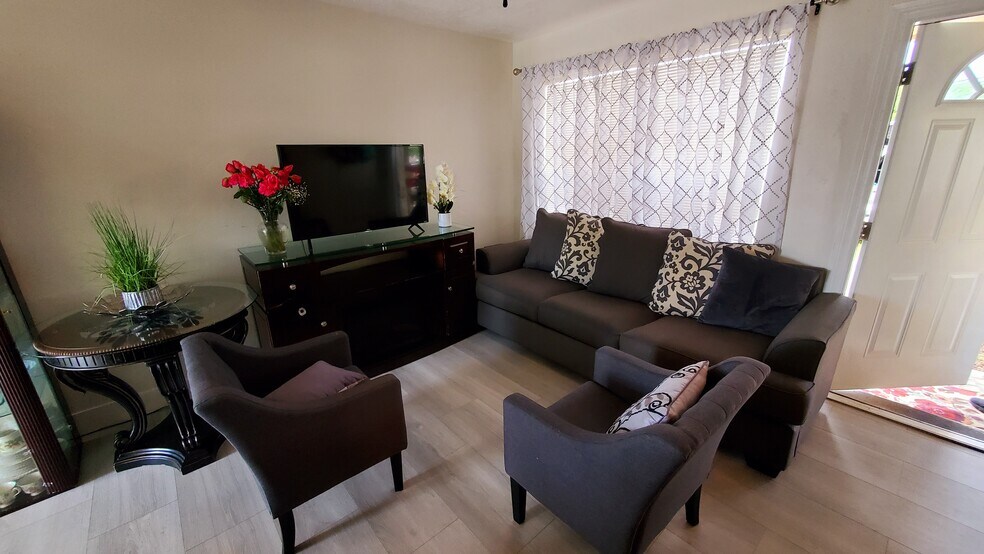 3 Bedroom 1+1/3 Bath house