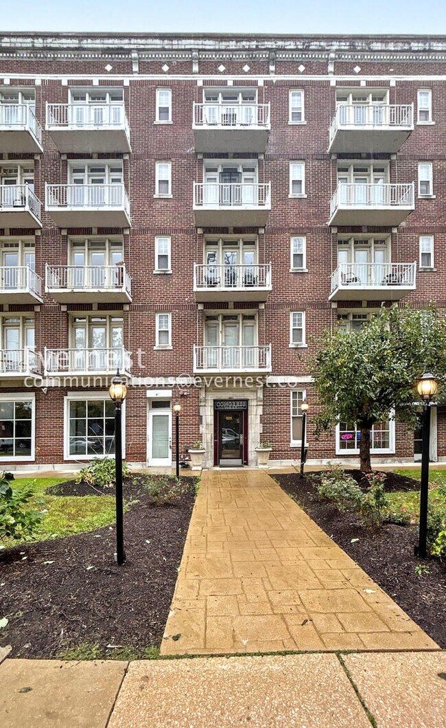 Congress West Apartments unit 412, Saint Louis, MO 63112 - photo 2