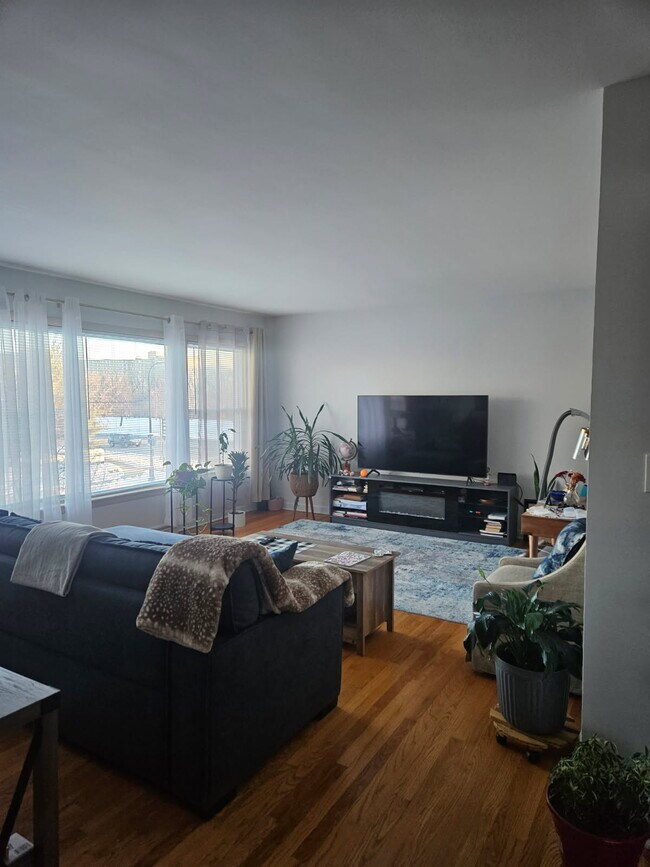 3311 W Pratt Ave Unit 2, Lincolnwood, IL 60712