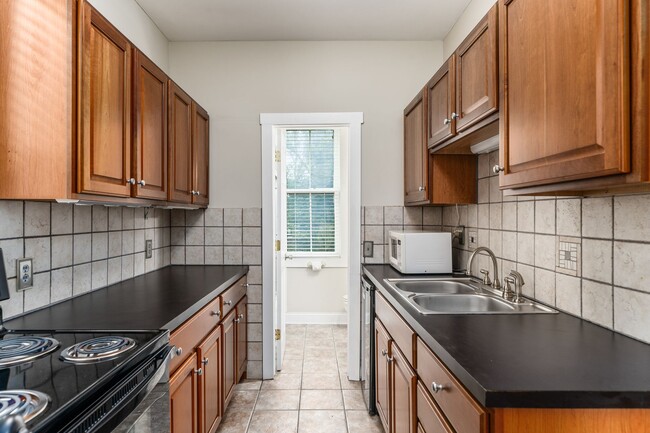 Full Kitchen and Second Full Bathroom Unit 2