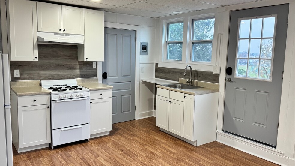 993 E Philadelphia St unit 3rd Floor, York, PA 17403 - photo 1