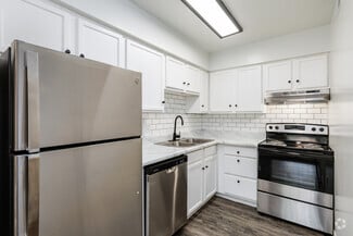 25 Bainbridge Ave, Hampton, VA 23663