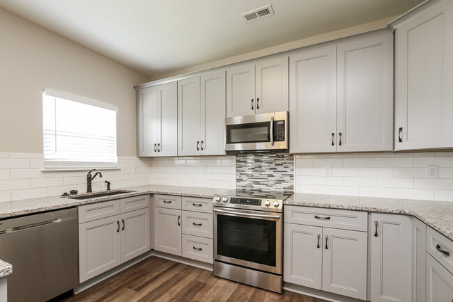 255 Flanders Dr, Mooresville, NC 28117 - photo 7