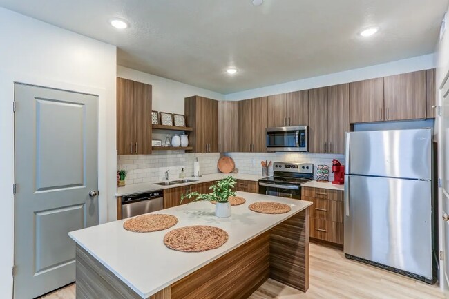 Kitchen (2 Bed/2 Bath)