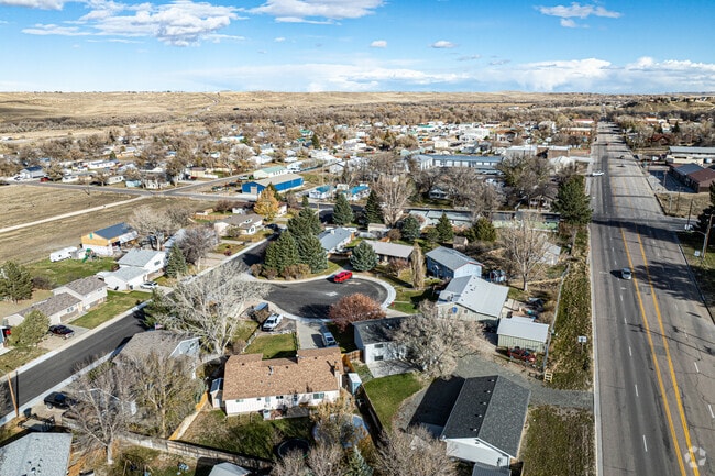 Home prices range $250,000–$600,000 across Glenrock’s varied neighborhoods.