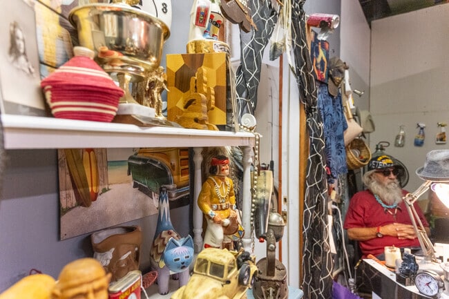 Local businesses in Ash Fork include thrift shops and souvenir boutiques.