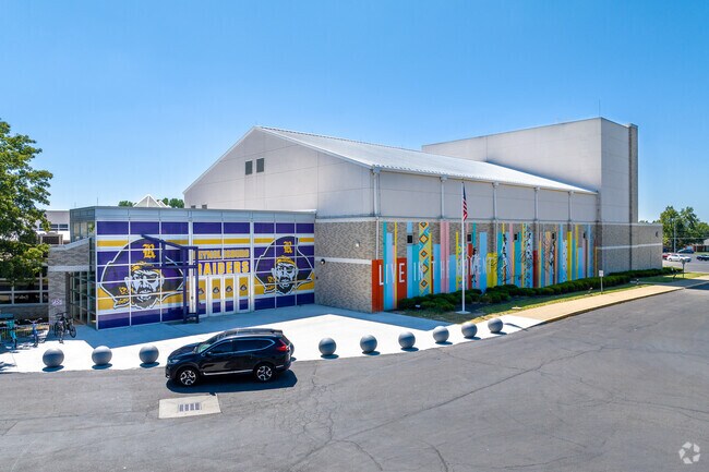 Reynoldsburg High School offers AP courses and dual enrollment options for college credit.