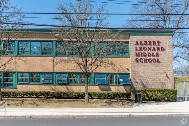 Albert Leonard Middle School scores an A-minus from Niche.