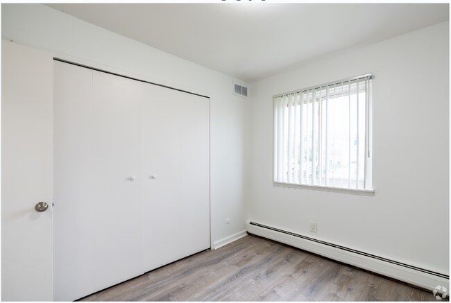 Warren Manor, Warren, MI 48091 - photo 6