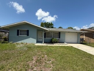 1740 W Lagoon Cir, Clearwater, FL 33765