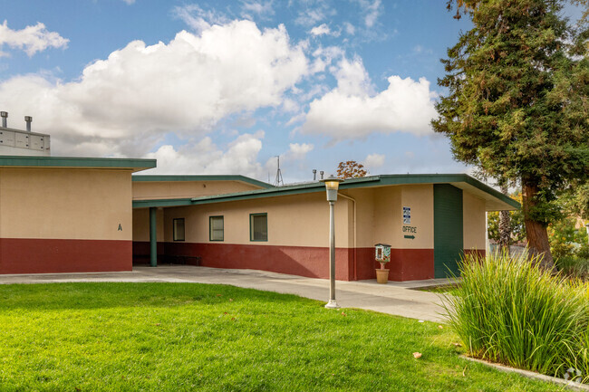 A view of the Grant Elementary School buildings from the street.