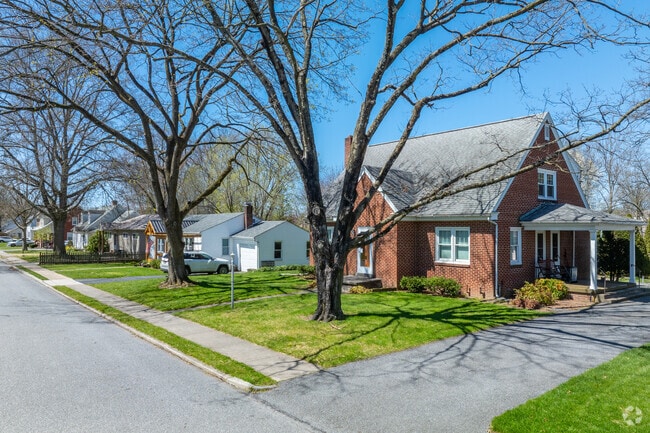 Tree lined streets and well maintained sidewalks are found in some parts of Elizabethtown.