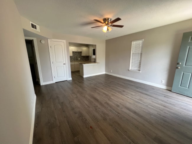 1232 E Live Oak Rd, Schertz, TX 78154 - photo 3