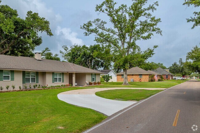 Brick ranch homes line the streets of Norco, adding warmth to the neighborhood’s look.