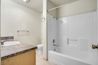 3109 Kinsrow Ave, Eugene, OR 97401