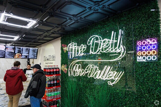 The Deli On Valley is a lunchtime bistro that also serves dinner.