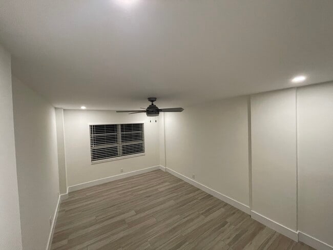 Coral Lake Tower Condominiums unit Coral Lake Tower, Fort Lauderdale, FL 33308 - photo 6
