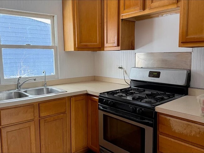 24684 W Lake Shore Dr, Round Lake Beach, IL 60073 - photo 2