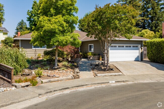 Mid-size Ranch homes date from the 1960s and ‘70s in Petaluma.