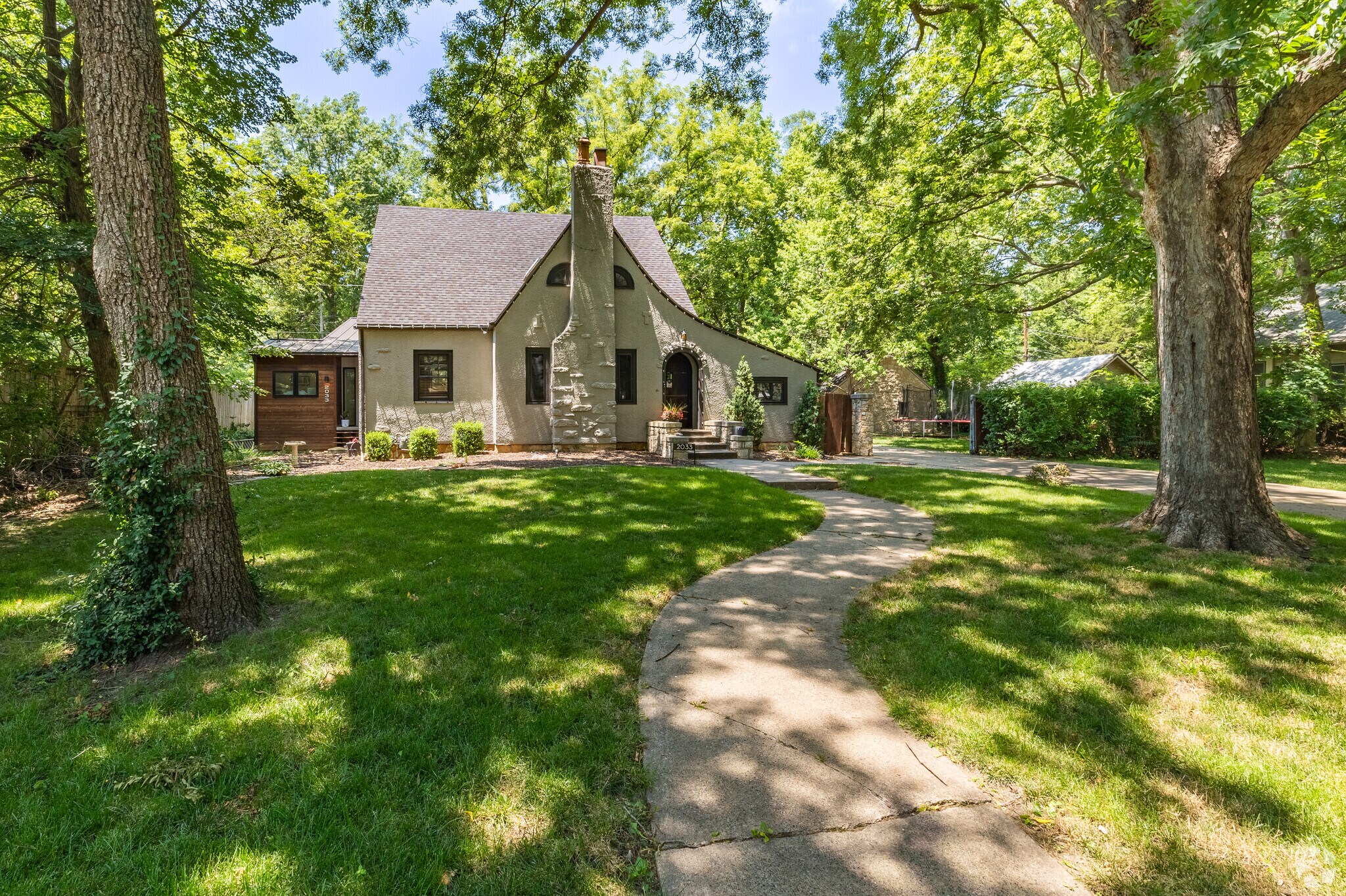 There is a variety of newer home types in the Centennial neighborhoods