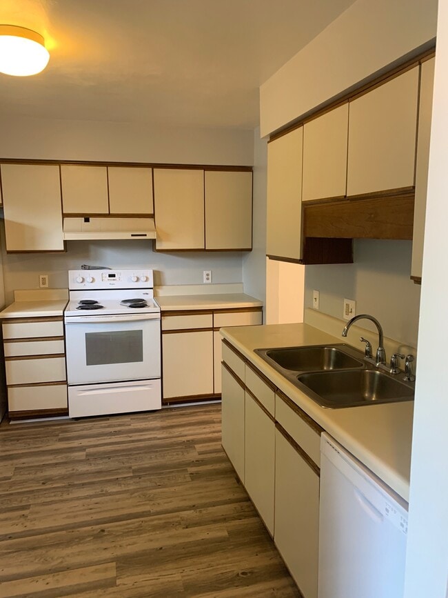 2410 Ridge Rd, Blacksburg, VA 24060 - photo 4