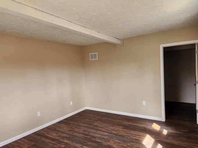 2119 Us-421, Bristol, TN 37620 - photo 4