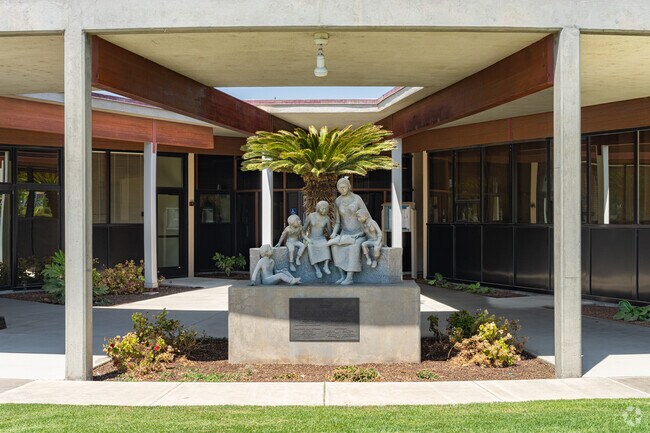 A beautiful sculpture at the entrance to Kings County Rop School welcomes visitors.