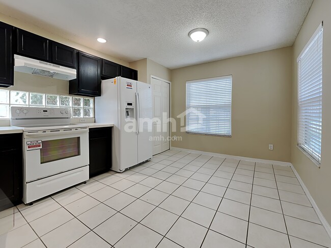 8220 Abbeyfield Dr, Jacksonville, FL 32277 - photo 4