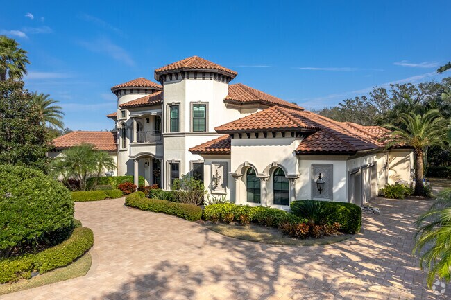 Beacon Hill offers a variety of traditional architectural styles, including Spanish Colonials.