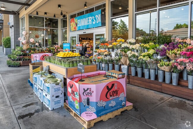 Metropolitan Market is one of Central Houghton's favorite grocery stores.