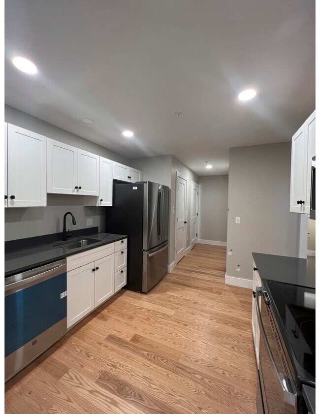 180 N Winooski Ave Unit 101, Burlington, VT 05401