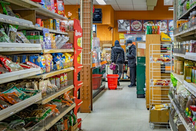 Starling Market is a supermarket located not far from South Commons.
