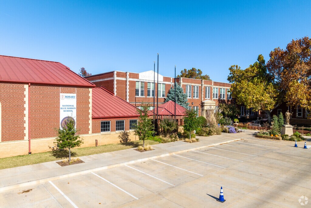 Rosary School offers is a private school located in Northwest Oklahoma City.