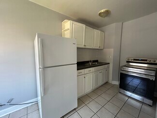 6956 N Ashland Ave Unit 202, Chicago, IL 60626